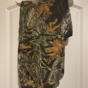 Mens Mossy Oak Hunting Shirt and Pant set. Size XL
